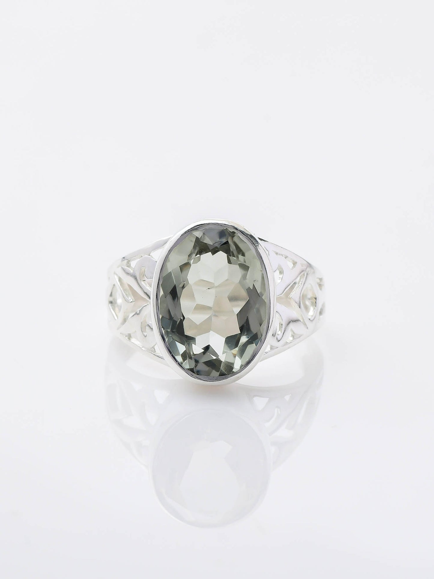 Vogue Oval GREEN AMETHYST